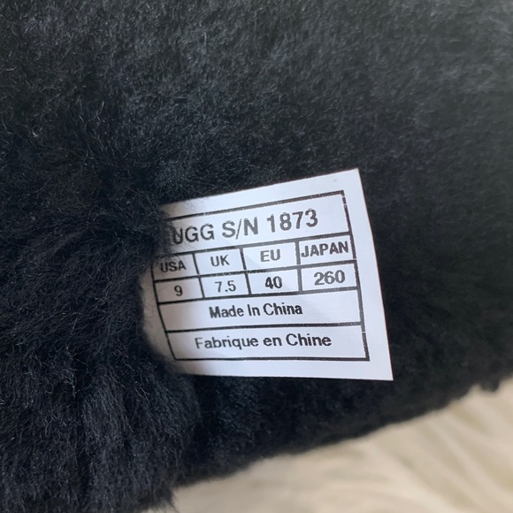 ☃️UGG BAILEY BUTTON TRIPLET BOOTS☃️ - Picture 5 of 9